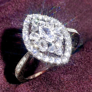 Bague en zircon floral Marquise pour femme, bijou de doigt élégant et tendance - Product Image 4