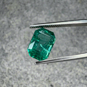 Émeraude naturelle de 2,62 carats certifiée GIA, provenant de la mine de Zambie, taille octogonale à facettes, vert vif, pierre précieuse en vrac pour bijoux de luxe sur mesure - Product Image 1