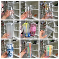 Grosir Pabrik Gelas Plastik PP PET Bentuk U 10 12 14 16 18 20oz Gelas Smoothie Sekali Pakai Dengan Tutup Siap Kirim