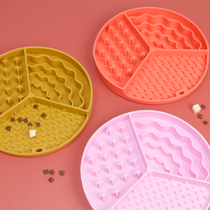 Tapete de Silicona para Lamer para Perros, Tapete de Alimentación Seguro para Mascotas, Tapete de Distraje con Ventosas - Product Image 1