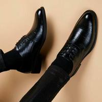 Chaussures unisexes respirantes en maille noires, style britannique, tendance, décontractées et habillées, haut de gamme, neuves, à bout pointu, semelle intermédiaire en caoutchouc, authentiques