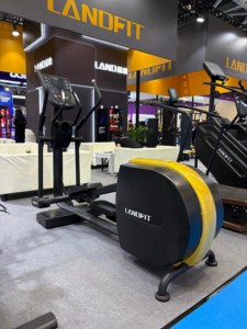 Équipement de fitness commercial et de studio : Appareil <span class=keywords><strong>elliptique</strong></span> silencieux et robuste pour la gym, machine Spacewalk - Product Image 2