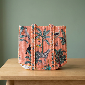 Bolsos de Viaje Acolchados en Oferta, Bolsos de Hombro Personalizados con Estampados Coloridos de Animales y Plantas, Bolsas de Compras para Uso en Todas las Estaciones - Product Image 1
