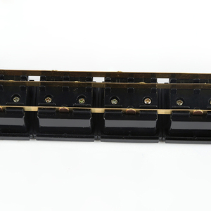 Prise PDU universelle 3 voies 19'' 1U avec interrupteur, protection contre les surcharges et les courts-circuits, usage industriel - Product Image 2