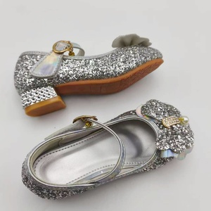 Chaussures <span class=keywords><strong>de</strong></span> <span class=keywords><strong>princesse</strong></span> scintillantes et douces pour tout-petits, antidérapantes, respirantes, confortables, à fermeture auto-agrippante, style formel - Product Image 4