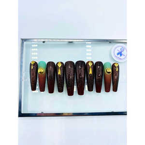 Coffret XXL d'échantillons de chocolat à la menthe faits à la main - Product Image 2