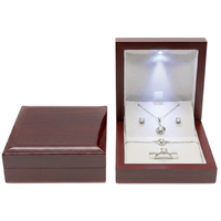 Boîte à bijoux en bois bordeaux avec éclairage LED, présentoir à bijoux, boîte de rangement pour collier, bague, boucles d'oreilles