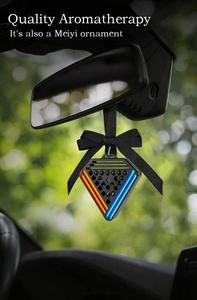 น้ำหอมปรับอากาศในรถยนต์รูปสามเหลี่ยมแขวนประดับ อลูมิเนียมอัลลอยด์ หรูหรา กลิ่นหอมติดทนนาน ใช้สำหรับอโรมาเธอราพี - Product Image 3