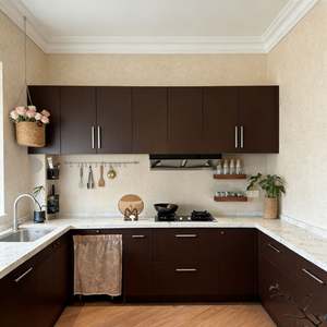 Système d'armoires de cuisine intelligentes modernes personnalisées BALOM avec éclairage LED, charnières à fermeture douce et rangement fonctionnel pour le garde-manger - Product Image 5