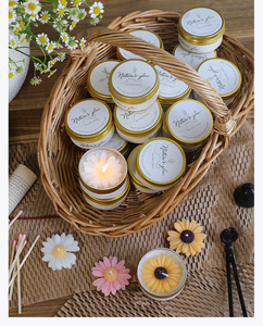 <span class=keywords><strong>Candele</strong></span> <span class=keywords><strong>Profumate</strong></span> alla Camomilla in <span class=keywords><strong>Piccole</strong></span> Lattine di Latta, Fatte a Mano in Cera di Soia, Senza Fumo, a Forma di Fiore, Moderne per Diwali, Natale, Ringraziamento - Product Image 6