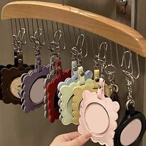 Bolsa Colgante de Cuero PU con Temática de Anime, Promocional, Portátil, para Llaveros, Almacenamiento de Tarjetas, con Cierre Metálico, para Exhibición y Decoración - Product Image 1
