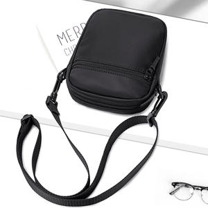 メンズ おしゃれ 防水 ナイロン スリングバッグ 軽量 ミニ クロスボディ チェストバッグ 旅行 仕事 スポーツ用 - Product Image 4
