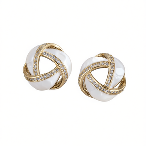 Orecchini a Perno E4858 in Oro con Perle Finte Bianche, Design Geometrico, Incastonatura a Canale, Gioielli di Lusso per Donna - Product Image 1