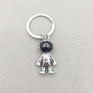 Llavero de mosquetón personalizado al por mayor, con diseño 3D de astronauta espacial y robot, mini, de metal, moderno, nuevo, para llaves de coche, estilo vintage, de dibujos animados, personalizado - Product Image 4