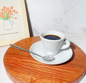 Tasse à expresso italienne personnalisée de 60 ml – Mini-tasse élégante blanche de collection avec logo et motif personnalisés pour cadeaux de café, d'hôtel ou de mariage - Product Image 1