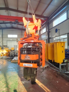 المطرقة الاهتزازية ذات المشبك الجانبي ، سائق كومة الصفائح المستخدمة لمشاريع مثل الطرق والجسور والسدود. - Product Image 2