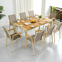 Table de repas d'extérieur avec structure en aluminium, plateau en composite bois-plastique (WPC), rectangulaire, pour patio, jardin, cour, restaurant