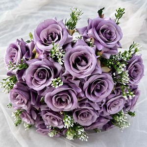 Penjualan paling laris pabrik bunga mawar buket bunga mawar buatan berkualitas tinggi dengan dekorasi Natal daun hijau - Product Image 5