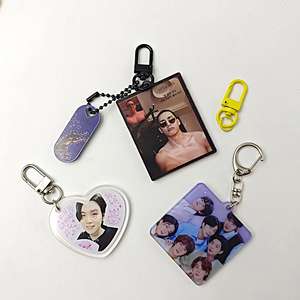 Portachiavi in Acrilico di Alta Qualità con Stampa UV Epossidica, Charm Personalizzati con Stelle Olografiche per Produzione di Massa - Product Image 1