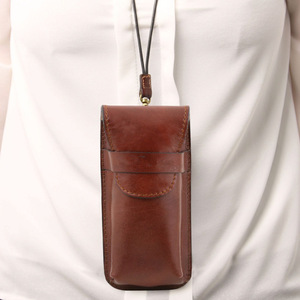 Étui à lunettes en cuir PU avec sangle de cou, housse minimaliste pour lunettes de soleil, pochette unisexe pour lunettes, personnalisable. - Product Image 4