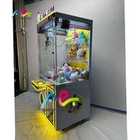 Vente en gros de bonbons à jetons jeu d'arcade pas cher poupée en peluche attrape-griffes petit jouet griffe saisir grue machine
