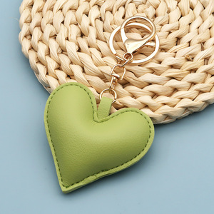 Breloques de sac de luxe tendance pour ornement de sac à main, pendentif pour femmes et filles, porte-clés cœur en cuir PU - Product Image 4