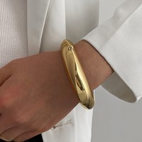 Bracelet manchette asymétrique en forme de goutte d'eau, plaqué or/argent, motif géométrique ondulé, pour femme, en métal épais et lisse, style minimaliste et tendance