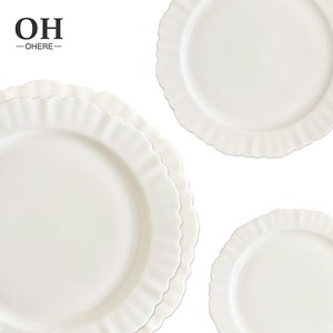 Juego <span class=keywords><strong>de</strong></span> <span class=keywords><strong>vajilla</strong></span> <span class=keywords><strong>de</strong></span> porcelana <span class=keywords><strong>de</strong></span> boda Irregular doblada blanca pura Ohere, <span class=keywords><strong>vajilla</strong></span> en relieve con cargador <span class=keywords><strong>de</strong></span> porcelana <span class=keywords><strong>de</strong></span> hueso fino <span class=keywords><strong>para</strong></span> alquiler <span class=keywords><strong>de</strong></span> fiestas - Product Image 6