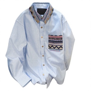 Camisa de mujer estilo bohemio a rayas, manga larga, con botones, cuello bordado y bolsillo, corte holgado, de popelina de algodón. - Product Image 2