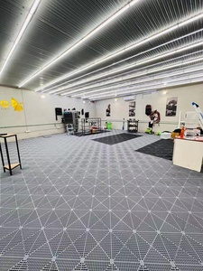 Dalles de sol de <span class=keywords><strong>garage</strong></span> en plastique ventilées et emboîtables, panneaux de grille amovibles en PP, tapis de lavage de voiture – Vente en gros - Product Image 5