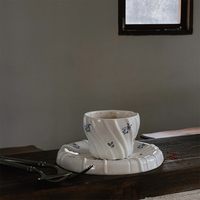 Ensemble tasse et soucoupe à café en céramique bleue torsadée à motifs floraux, style vintage français, fait main, pour le thé de l'après-midi