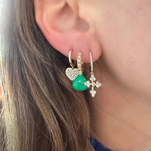 Boucles d'oreilles créoles pendantes Gemnel Gothic Diamond Cross et breloque en argent 925 pavé de diamants pour un accent audacieux et affirmé dans le jeu d'oreilles - Product Image 5