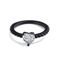 Yiwu DAICY vente chaude en acier inoxydable chrome coeur anneau amour coeur cubique zircon anneau femmes bague de mariage