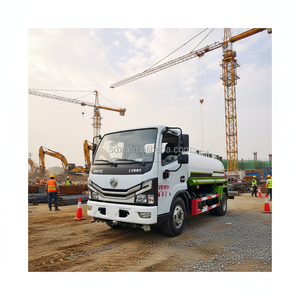 Camion arroseur d'eau d'occasion <span class=keywords><strong>vert</strong></span> et blanc avec réservoir haute capacité et buses multifonctionnelles à vendre - Product Image 1