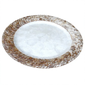 Plato Decorativo Redondo Hecho a Mano con Conchas de Capiz, Vajilla Decorativa Natural de Lujo para Bodas y Hoteles - Product Image 1