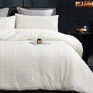 白色波西米亚簇绒轻质床上用品套装3PCS柔软提花绒球被子，全季节配有2个枕套