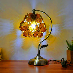 Lampe de table LED Sensmuel vintage européenne Art Déco, base bronzée, verre coloré découpé à la main, soudée à la main, pas chère - Product Image 3