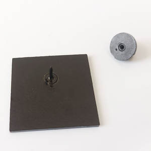 Factory Uzumaki Hinata Hyuga se miran el uno al otro Pin de metal Broche de dibujos animados de anime para hombres y mujeres - Product Image 2