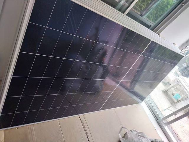 Anti Dust LONGi Hi-MO X10 LR7-72HVHF 650W Solar PV Module HPBC 2.0 Cell Self Cleaning Frame for High Dust Region Solar System