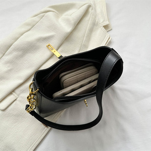 Sac à bandoulière étanche pour femme avec chaîne décorative, fermeture éclair, toutes saisons (printemps, été, automne) - Product Image 4