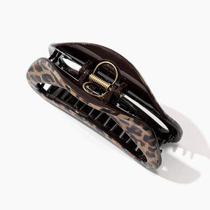 Pince à cheveux coréenne géométrique pour femme, motif léopard, forme demi-lune évidée, style requin, pour un look élégant - Product Image 4