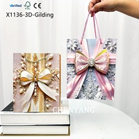 Elegante 3D-geprägte Geschenktüten aus dickem Kraftpapier mit Schleifen- und Perlenmuster, mit Griffen, in verschiedenen Farben für Boutique-Einzelhandelsverpackungen