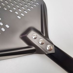 Pala para <span class=keywords><strong>Pizza</strong></span> Profesional de Aluminio de 12 Pulgadas, Perforada, Anodizada, Rectangular, para Horno, con Revestimiento Duro - Product Image 2