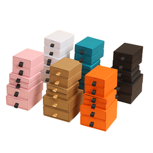 Boîte à bijoux rigide personnalisée pour cadeaux, solution de rangement en carton coulissant avec doublure en éponge pour colliers, bracelets, bagues - Product Image 1
