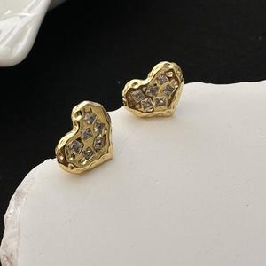 Pendientes de Plata de Ley S925 con Diseño Retro Francés, Forma de Corazón, Textura Vintage, Joyería de Cristal Dulce y Elegante - Product Image 1