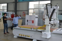 4 * 8ft Cnc Router Machine à bois 3 axes 1325 Atc Cnc Wood Router for Mdf Cutting Wooden Furniture Design