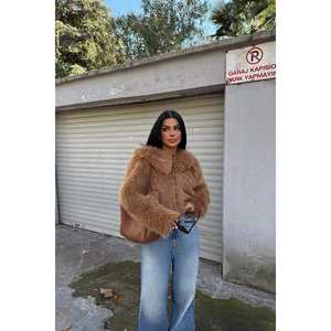 เสื้อแจ็คเก็ตขนสัตว์เทียมแบบสั้น Tan Fausta พร้อมเข็มขัดรัด  ลายพิมพ์กระต่าย จิ้งจอก และมิงค์  ผ่านการเคลือบและทอในเนื้อผ้าแคชเมียร์ - Product Image 6