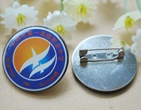 Pins Metálicos Personalizados en Forma de Escudo de Aleación de Zinc, Pin Esmaltado de Concienciación sobre el SIDA, Broche Promocional de Prevención del VIH