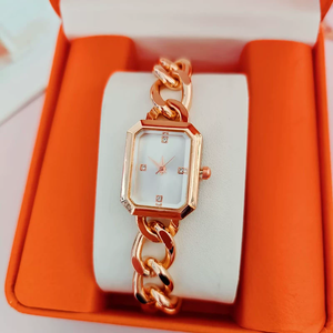 Vendita calda orologio Vintage braccialetto al quarzo movimento impermeabile quadrato quarzo piccolo orologio d'oro per le donne gioielli di lusso senza scatola - Product Image 1