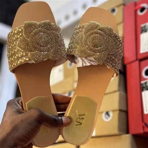 รองเท้าแตะแฟชั่นผู้หญิงสำหรับกิจกรรมกลางแจ้งปี 2026 รองเท้าสไลด์แบบแฟนซี รองเท้าแตะคริสตัลแบบสวม รองเท้าส้นแบนคลาสสิกสำหรับผู้หญิง - Product Image 6